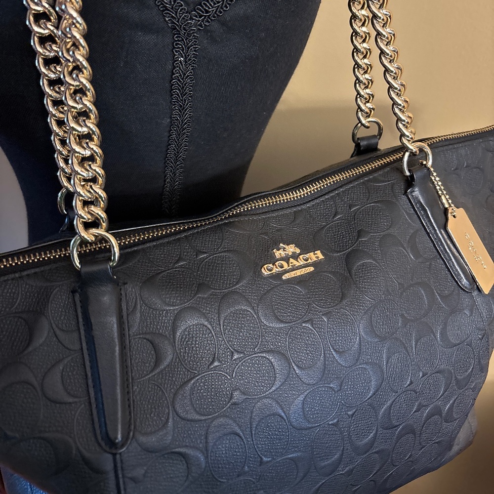 Top zipper Coach gold linked chain tote